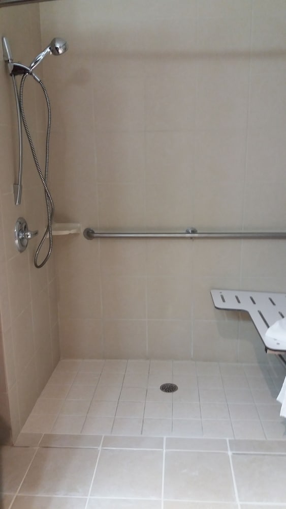 Holiday Inn Express Hotel & Suites Waterford by IHG - photo 57