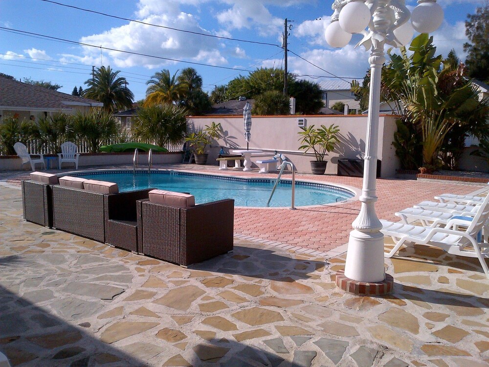 The Bungalows - photo 2