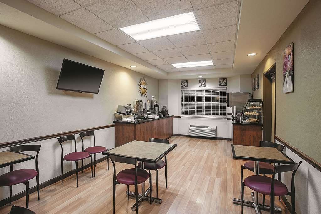 La Quinta Inn & Suites by Wyndham Davis - photo 22