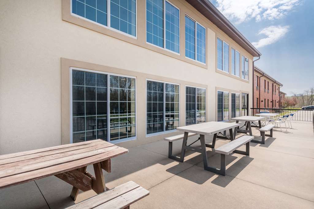 AmericInn by Wyndham Johnston Des Moines - photo 19