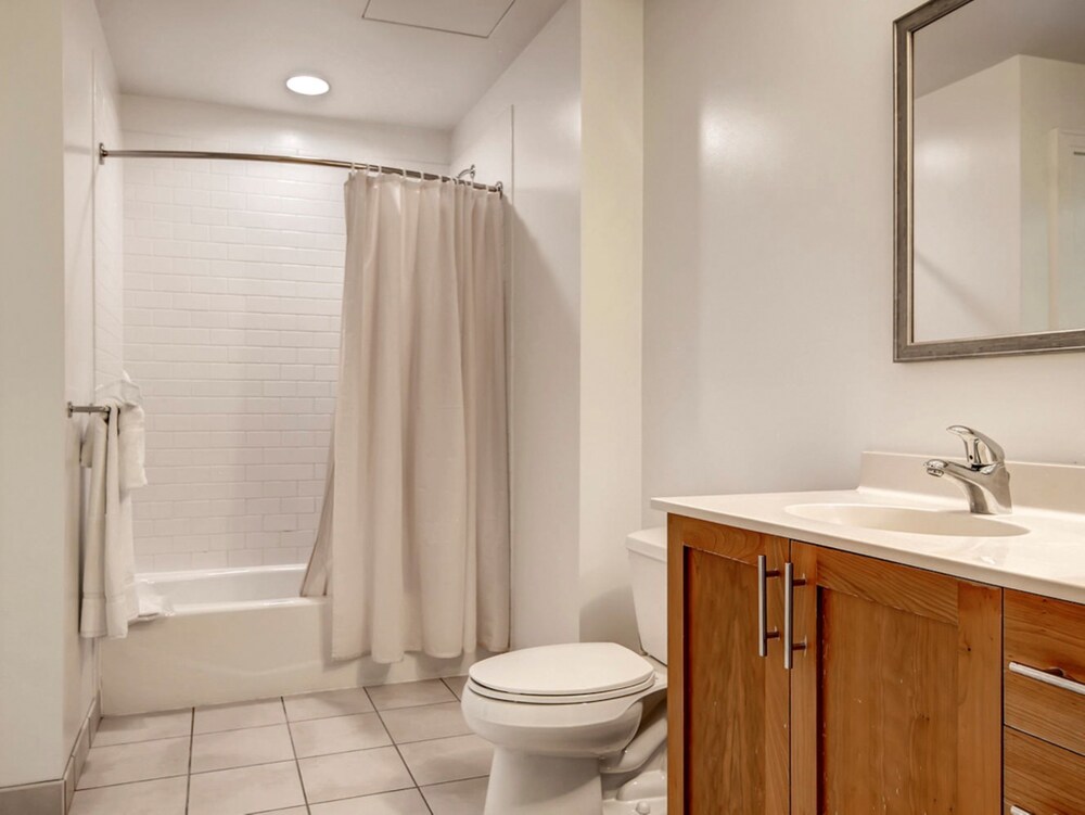 Global Luxury Suites at Cambridge Park - photo 8