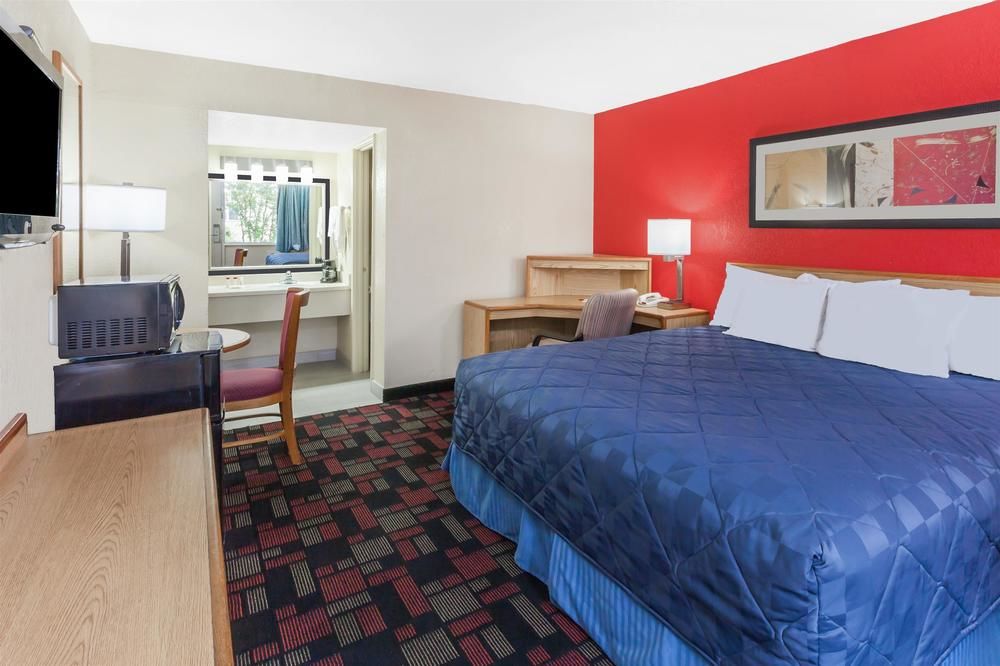 Ramada Clinton - photo 14