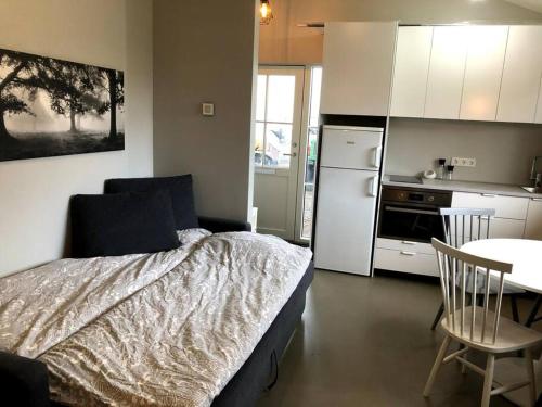 Adorable one bedroom apartment with free parking.