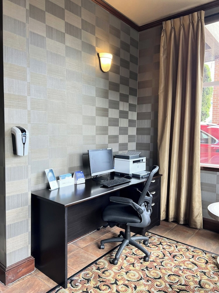 Holiday Inn Express Hotel & Suites Portland NW Downtown by IHG - photo 54