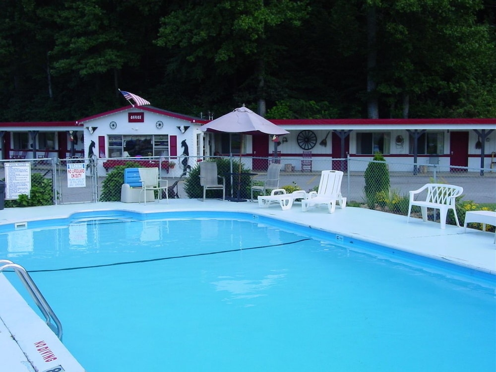 A Holiday Motel - photo 33