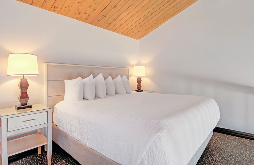 Hallmark Resort Newport - photo 24
