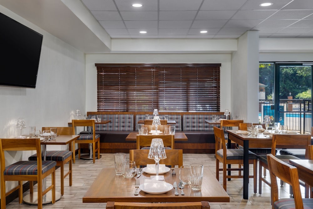 Four Points by Sheraton Greensboro Airport - photo 37