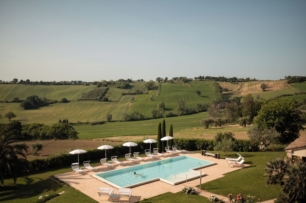 Poggio Antico Suites And Breakfast — Monte San Vito