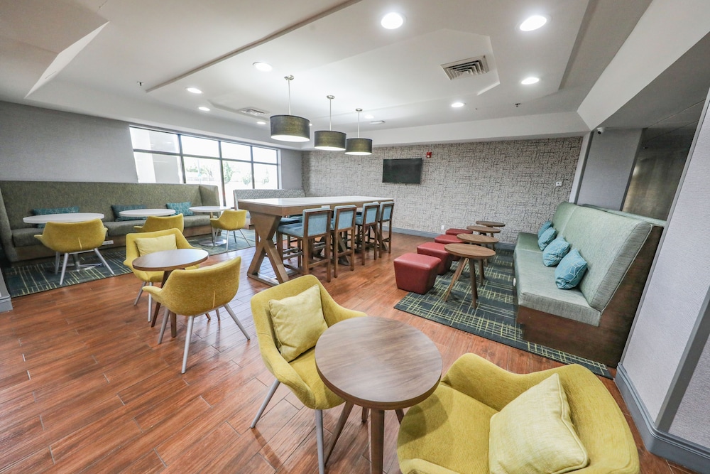 Hampton Inn Hutchinson - photo 4