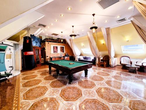 Central Skylight Suites The Breakroom — 4-Star Luxury Hotel in Bucharest, Romania