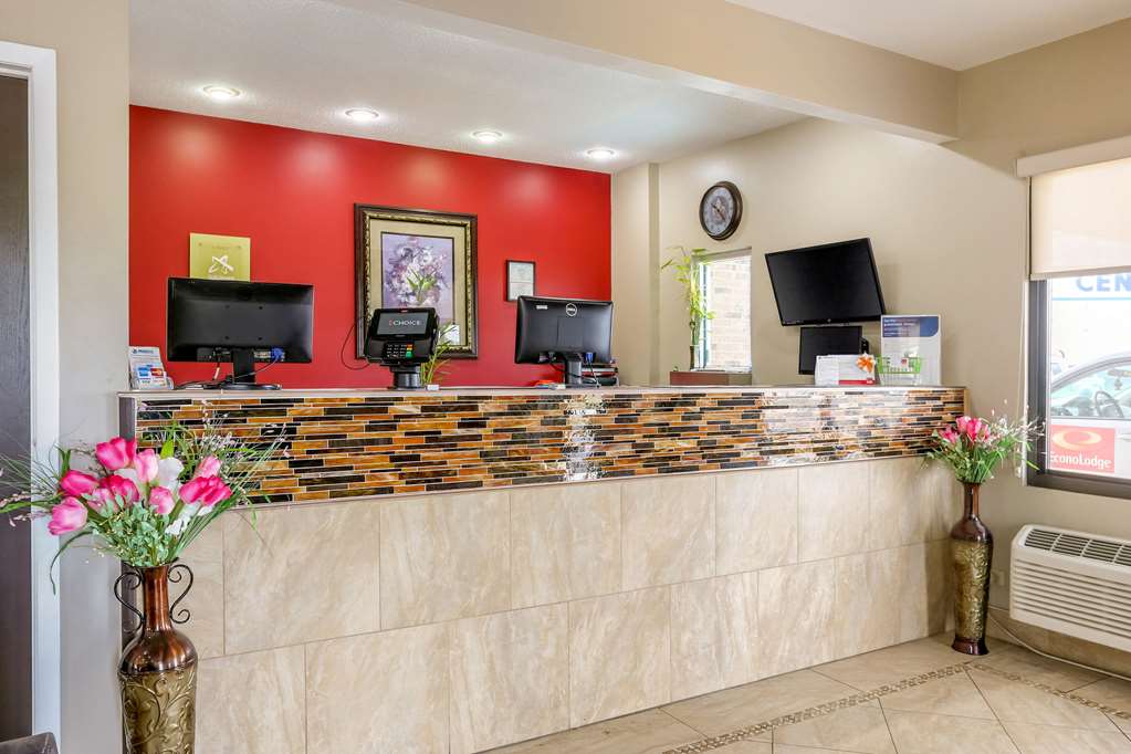 Econo Lodge Shorewood - photo 4