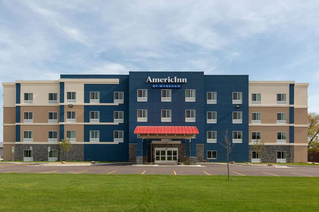 AmericInn by Wyndham Sioux Falls North - photo 2