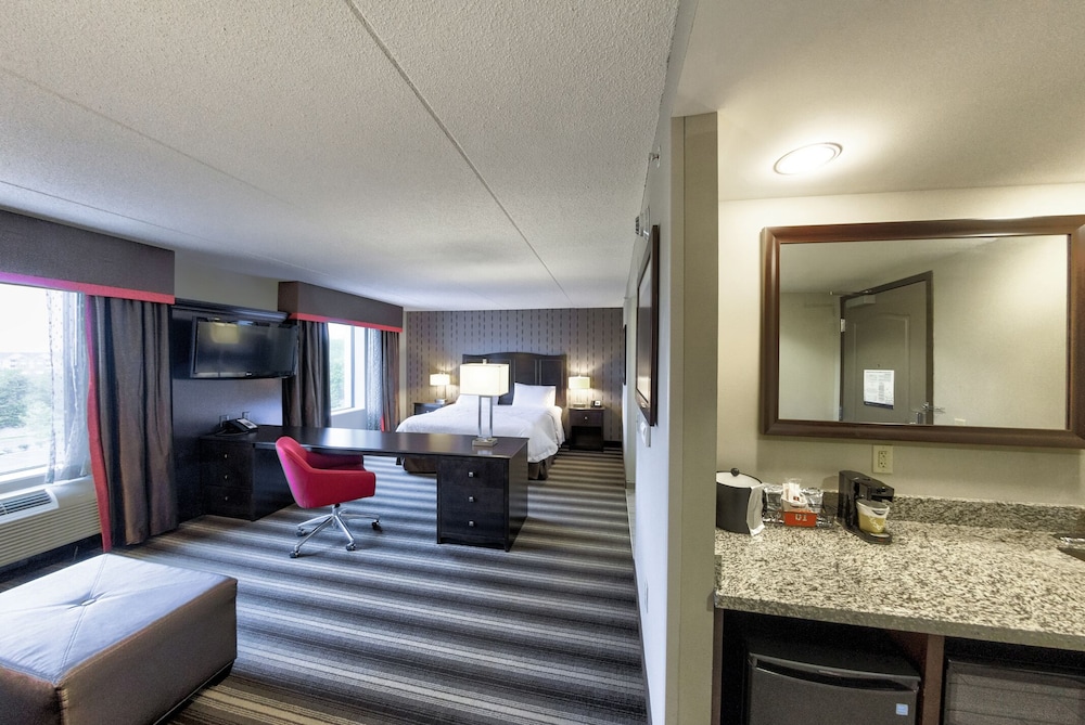 Hampton Inn Neptune Wall - photo 7