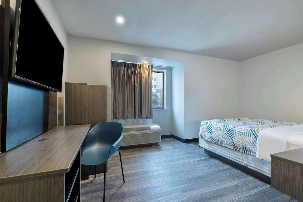 Motel 6 McAllen TX East - photo 18