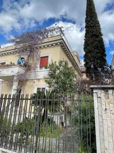 Residenza Castani Roma — 4-Star Luxury Hotel in Rome, Italy