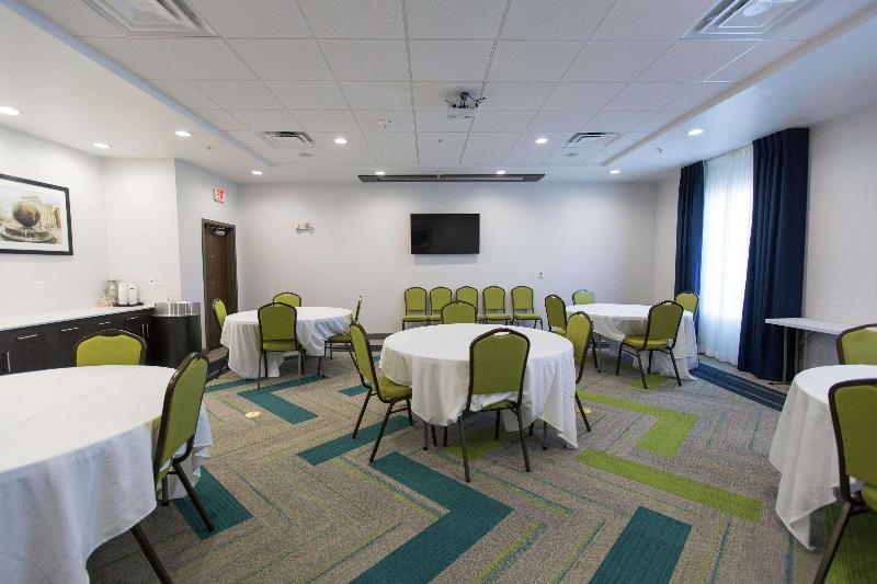 Hampton Inn & Suites Stroud - photo 156
