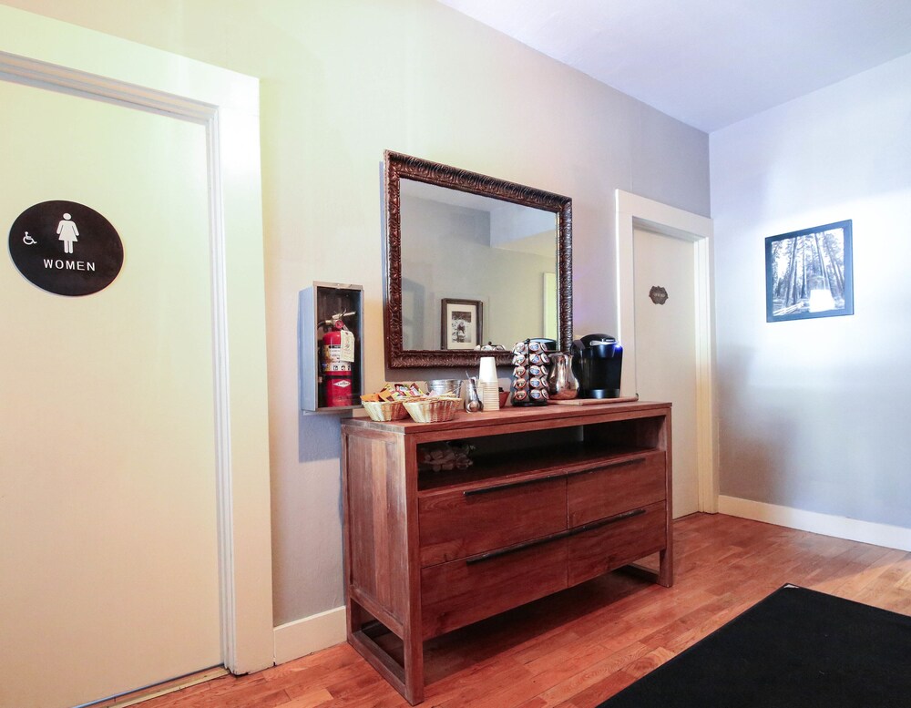 Hotel Charlotte - photo 38