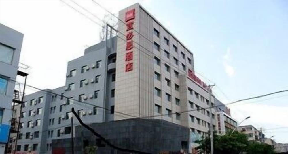 Ibis Jinzhou Yunfei St in Jinzhou, People's Republic of China