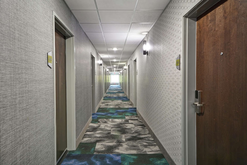 Home2 Suites by Hilton Grand Rapids North - photo 36