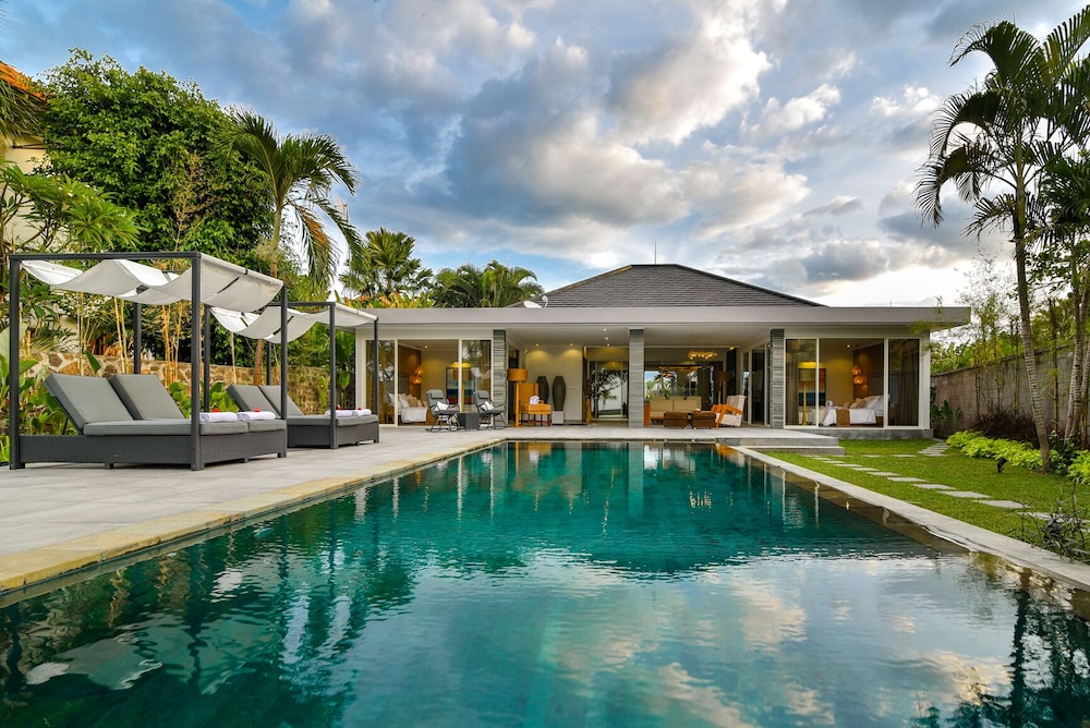 Villa Lou — 4-Star Luxury Hotel in Seririt, Indonesia