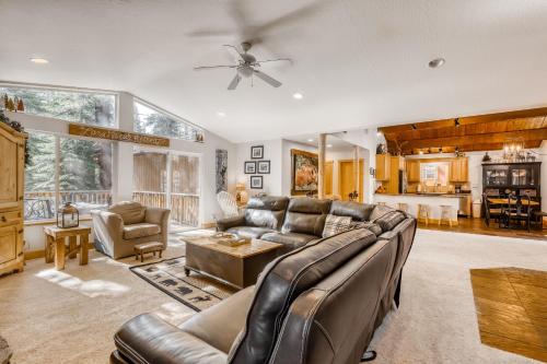 Lazy Bear Retreat — 4-Star Luxury Hotel in South Lake Tahoe, United States