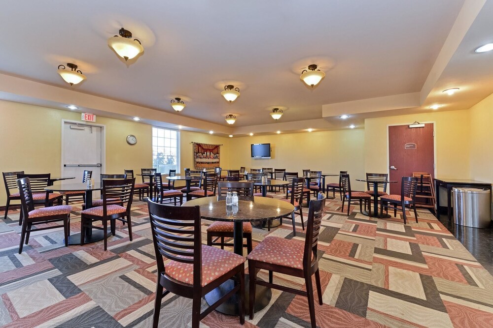 Express Inn & Suites - photo 32