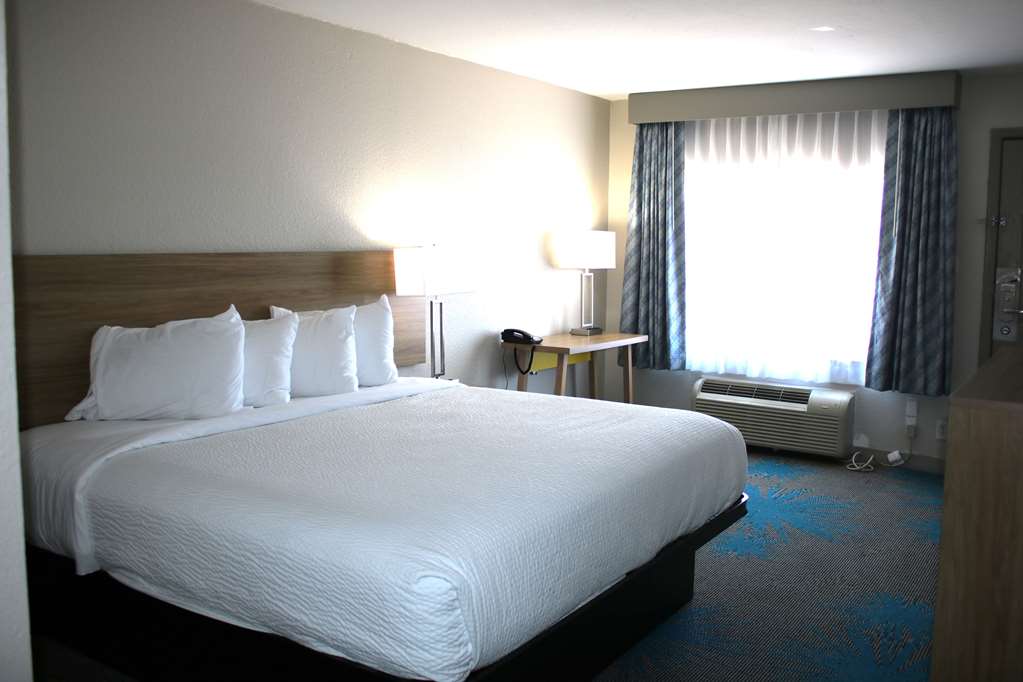 Days Inn by Wyndham Waco University Area - photo 12