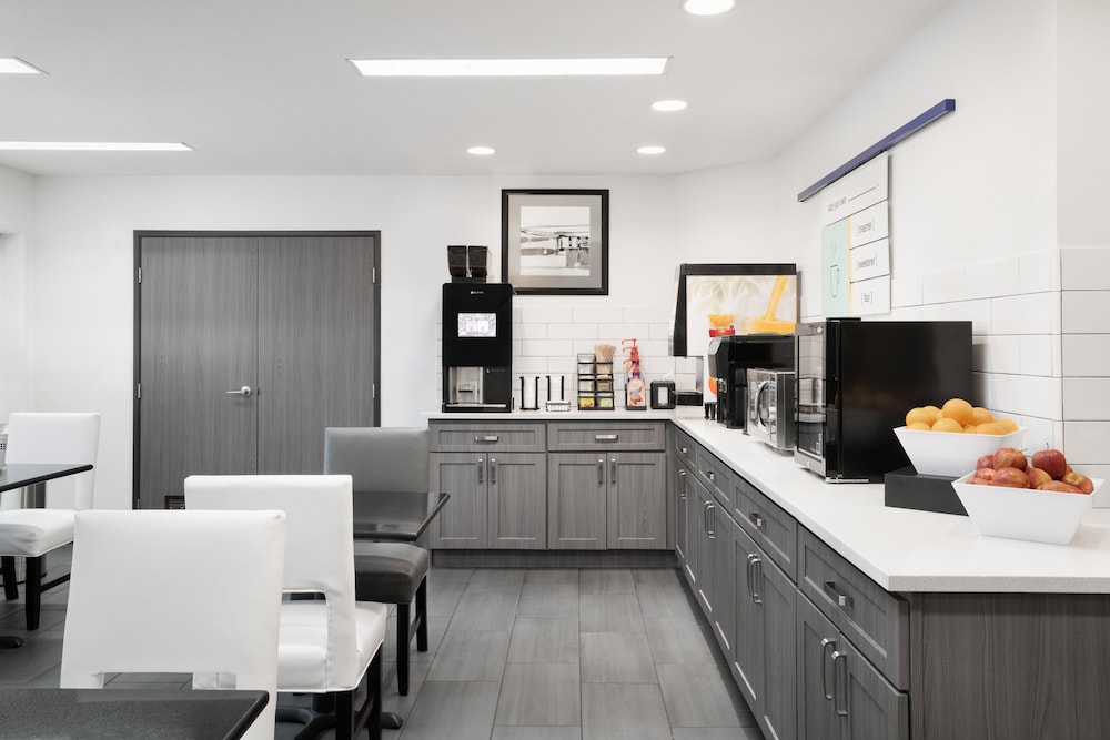 Garner Auburn Seattle by IHG - photo 26