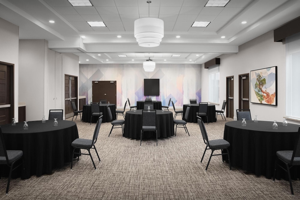 Hilton Garden Inn Gallup - photo 45