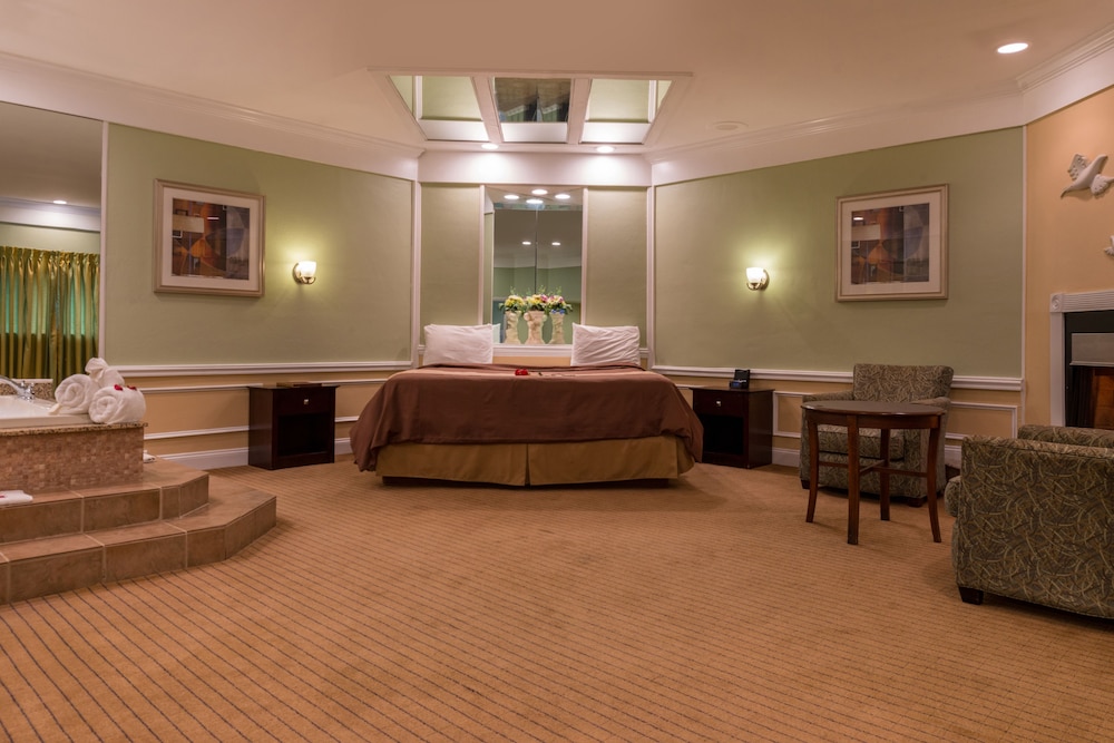 Inn of the Dove Romantic Suites with Jetted Tub & Fireplace - photo 10