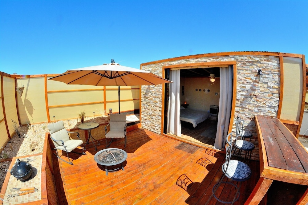 Unique off Grid Desert Retreat California USA — hotel in Hesperia