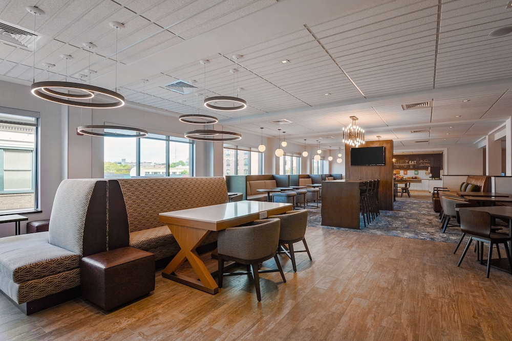 Hampton Inn Salem Boston - photo 31