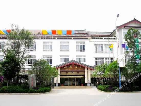 Saunaranta - carbon neutral hotel in Rymaettylae