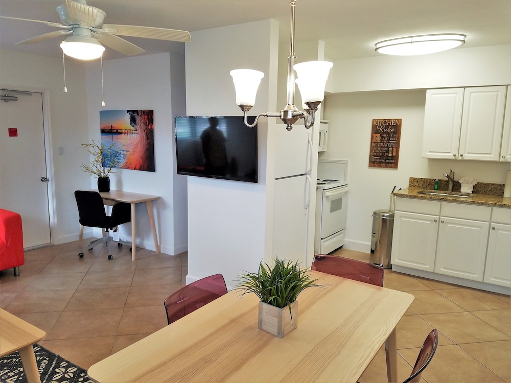 St Pete Beach Suites - photo 41