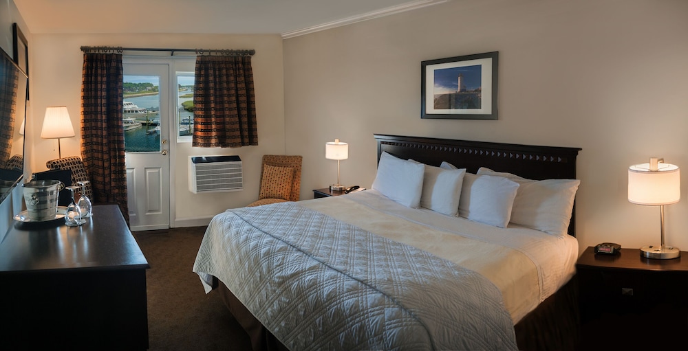 The Hotel at Cape Ann Marina - photo 7