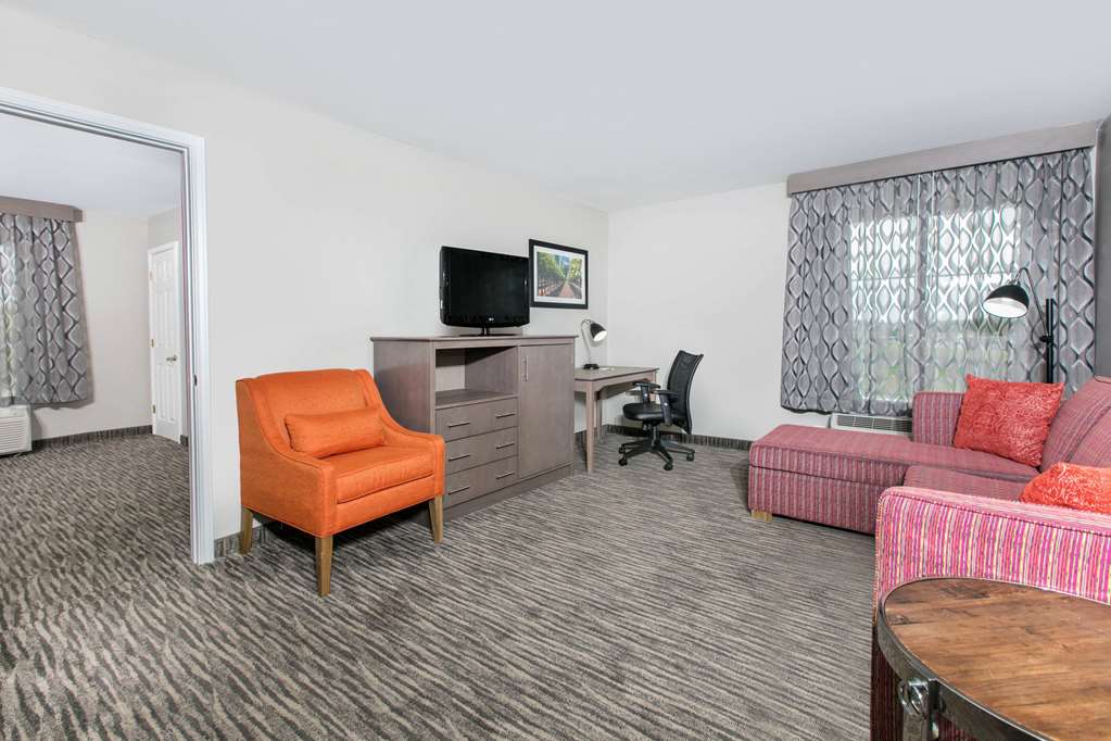 La Quinta Inn & Suites by Wyndham Fredericksburg - photo 25