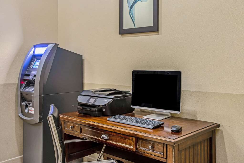 La Quinta Inn & Suites by Wyndham Corpus Christi Northwest - photo 57