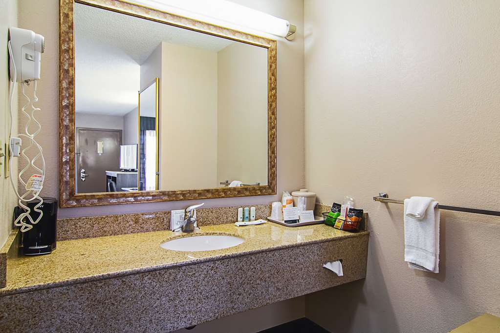 Quality Inn Savannah I 95 - photo 11
