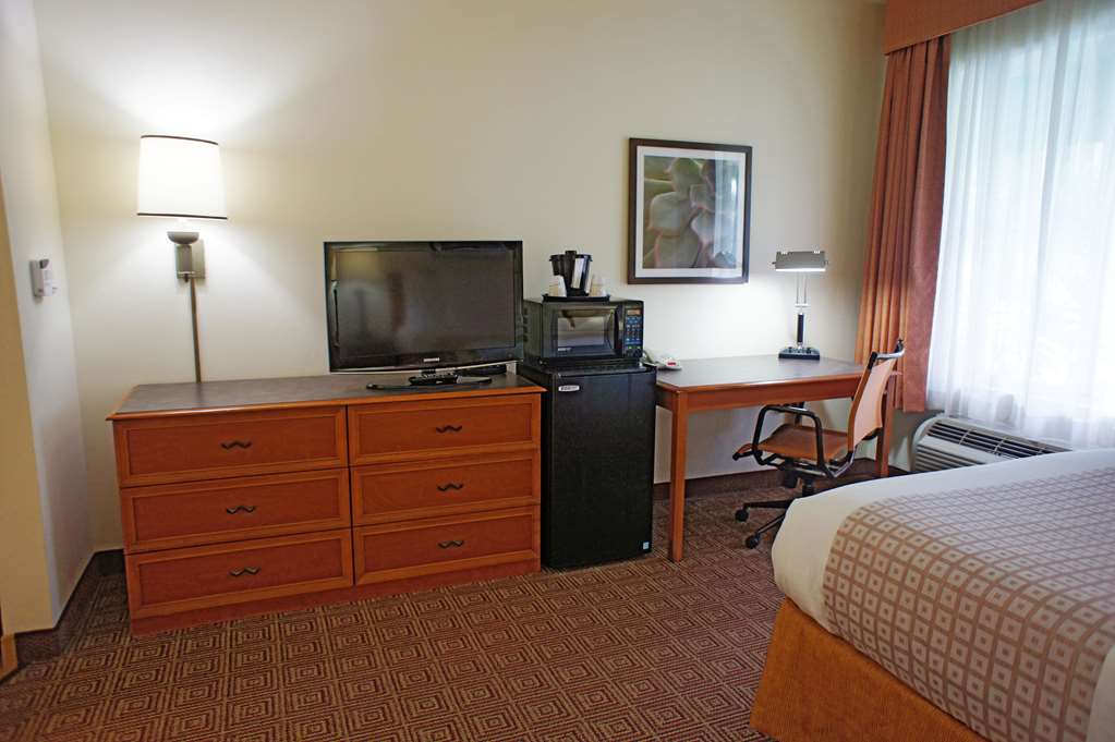 La Quinta Inn & Suites by Wyndham Sawgrass - photo 7