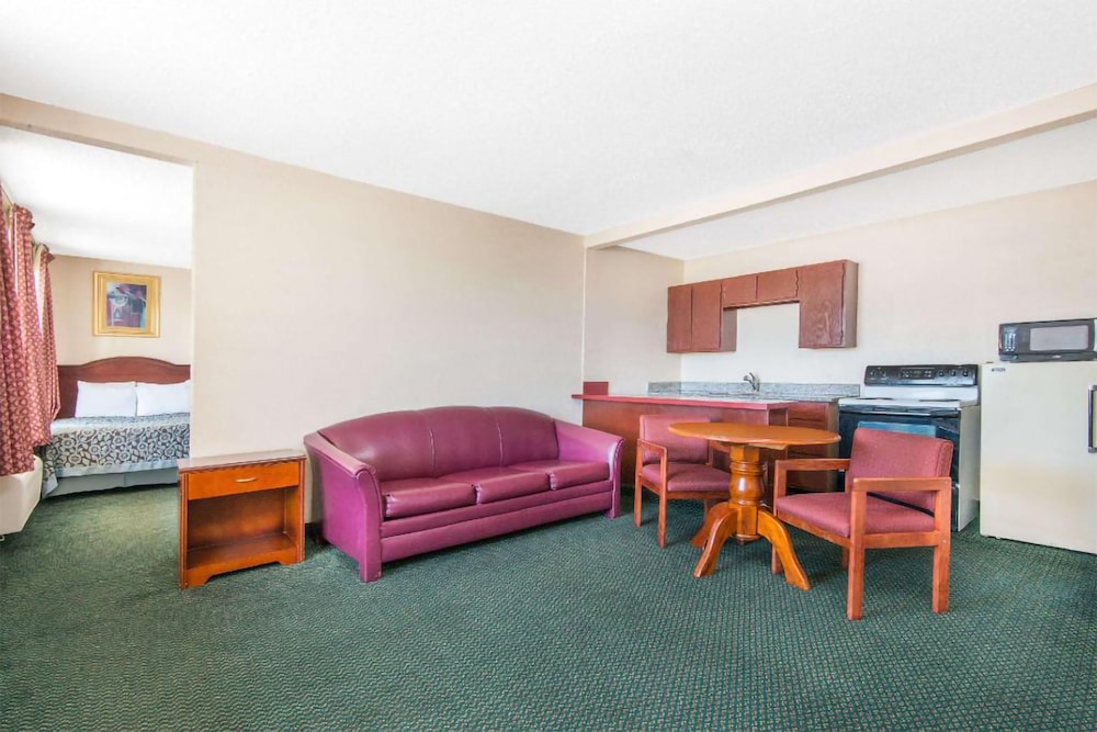 Blue Way Inn & Suites Wichita East - photo 10