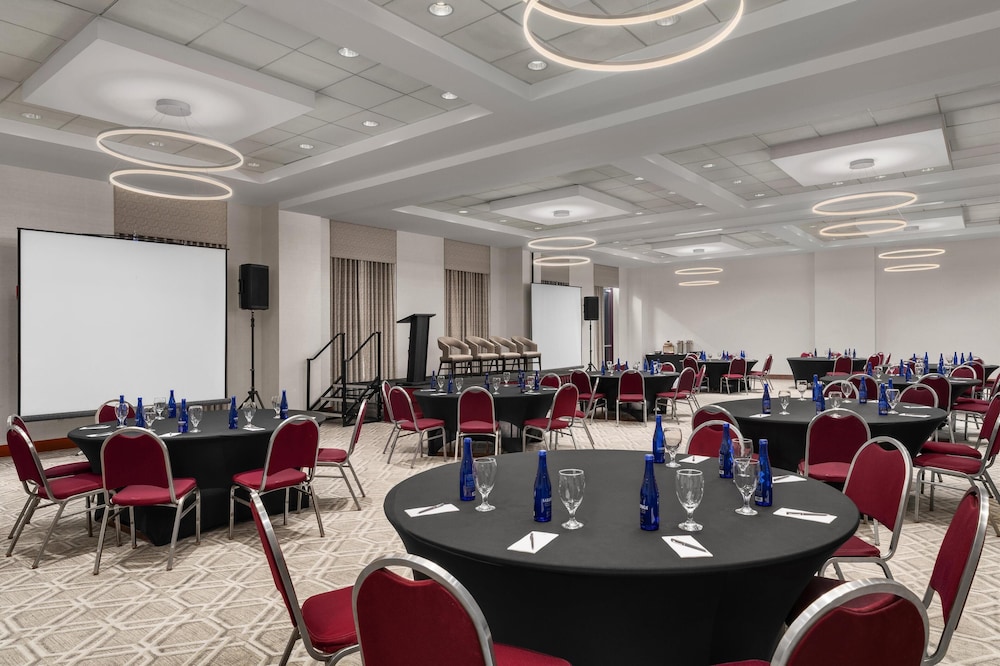 Embassy Suites Boston Logan Airport - photo 43