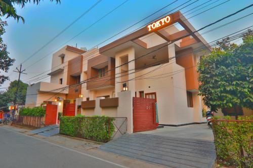 Hl Grand Hotel in Lucknow, India