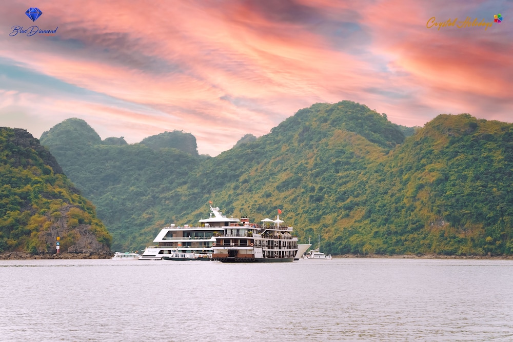 Blue Diamond Cruise — 4-Star Luxury Hotel in Ha Long, Vietnam