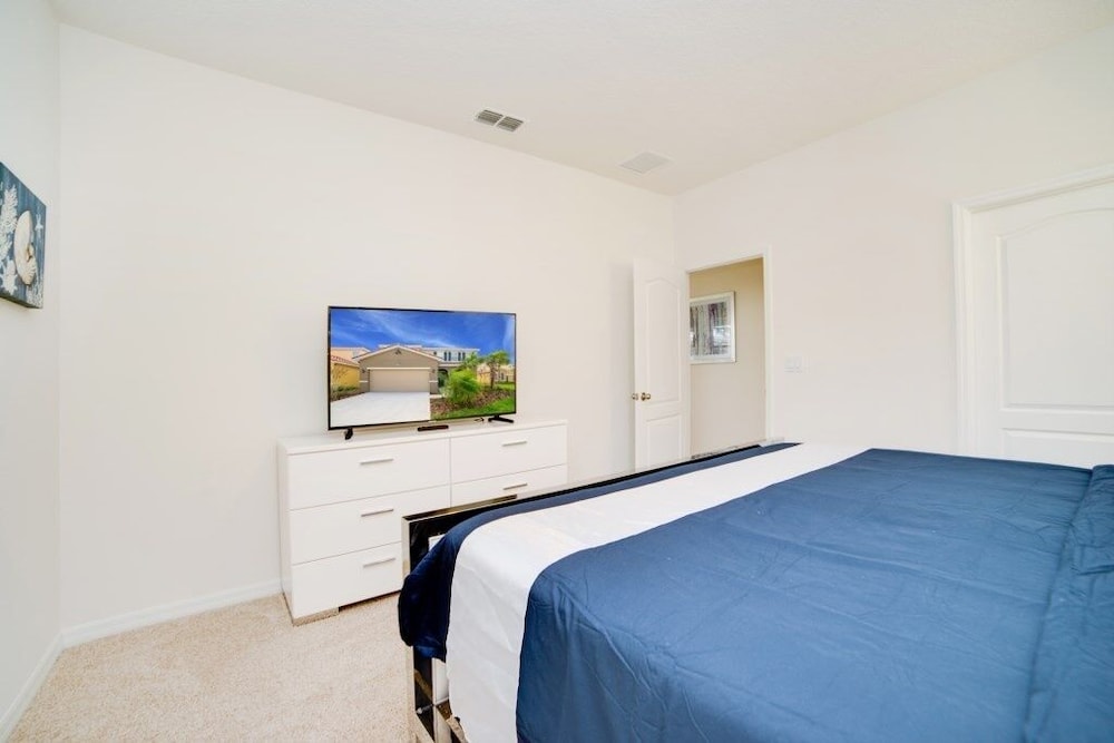 Amazing 5 Bedroom Solterra New Resort Home 5 Villa by RedAwning Davenport - photo 3