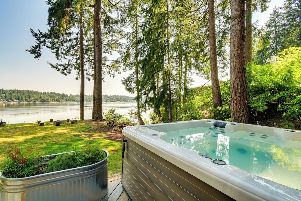 Dreamy Wooded Cabin With Private Beach And Kayaks 17936555 — Olympia