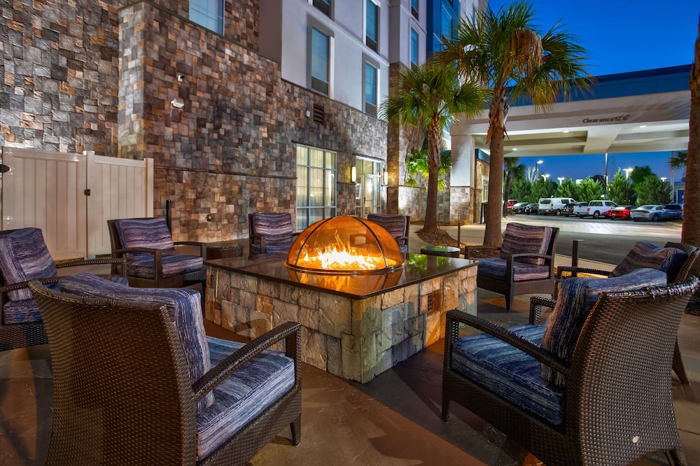 Hampton Inn & Suites Columbia Southeast Ft. Jackson - photo 37