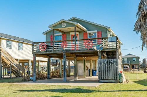 Casa De Las Olas Big Yard Beachy Fun & Splash Days — 4-Star Luxury Hotel in Surfside Beach, United States
