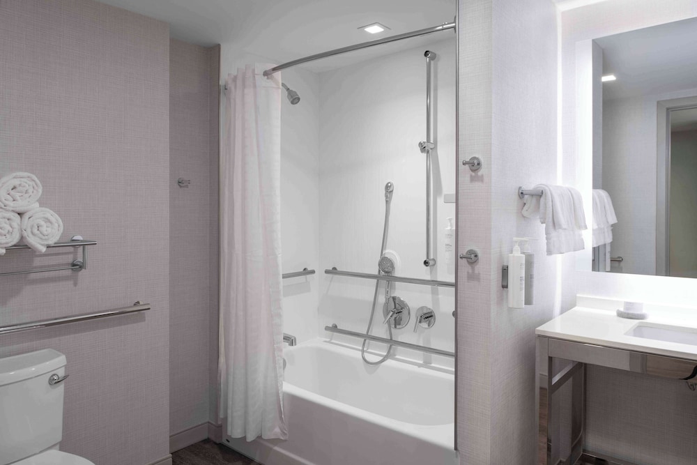 Homewood Suites by Hilton Boston Logan Airport Chelsea - photo 22