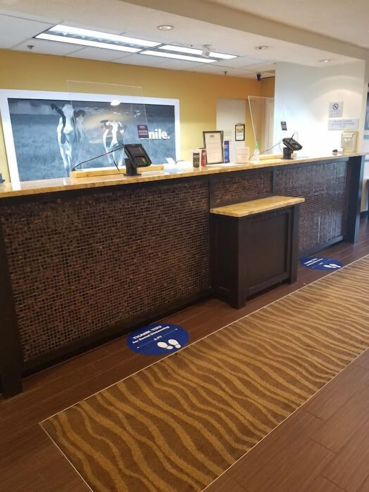 Hampton Inn Henderson - photo 2