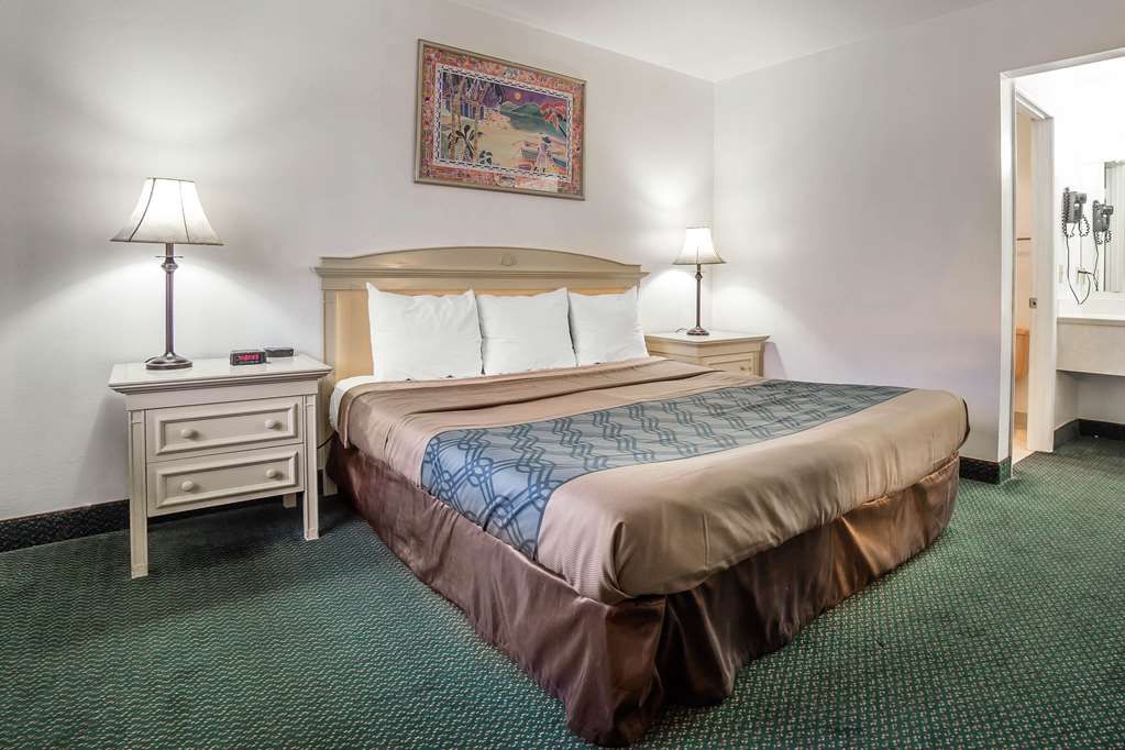 Econo Lodge Lewiston - photo 12